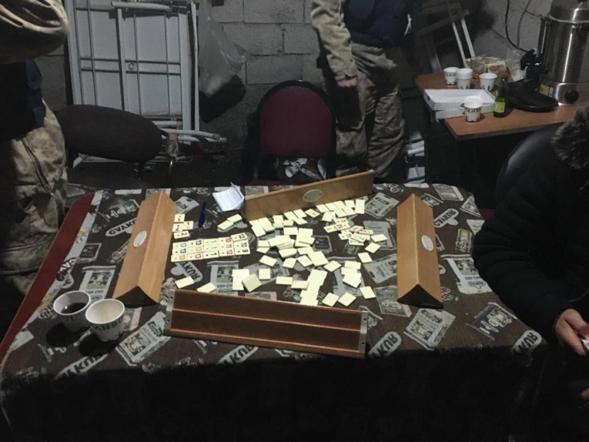 i Garajda okey oynarken yakalanınca, kahkaha attılar