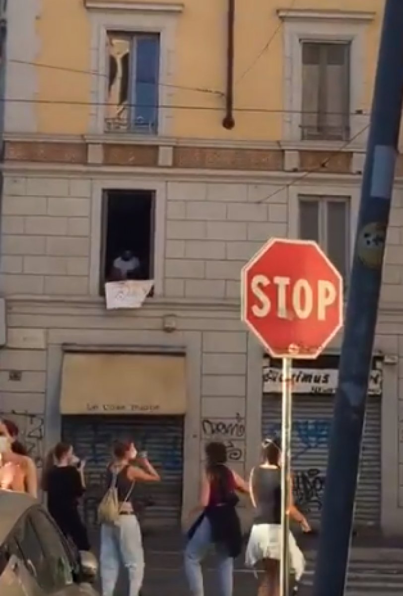 İtalyanlar tedbirlerin gevşetilmesini dans ederek kutladı