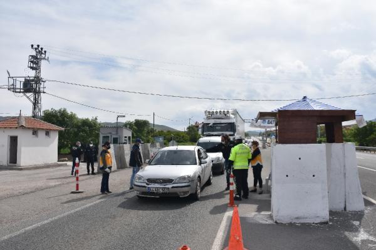 Kısıtlamanın bittiği Malatya'da araç yoğunluğu oluştu