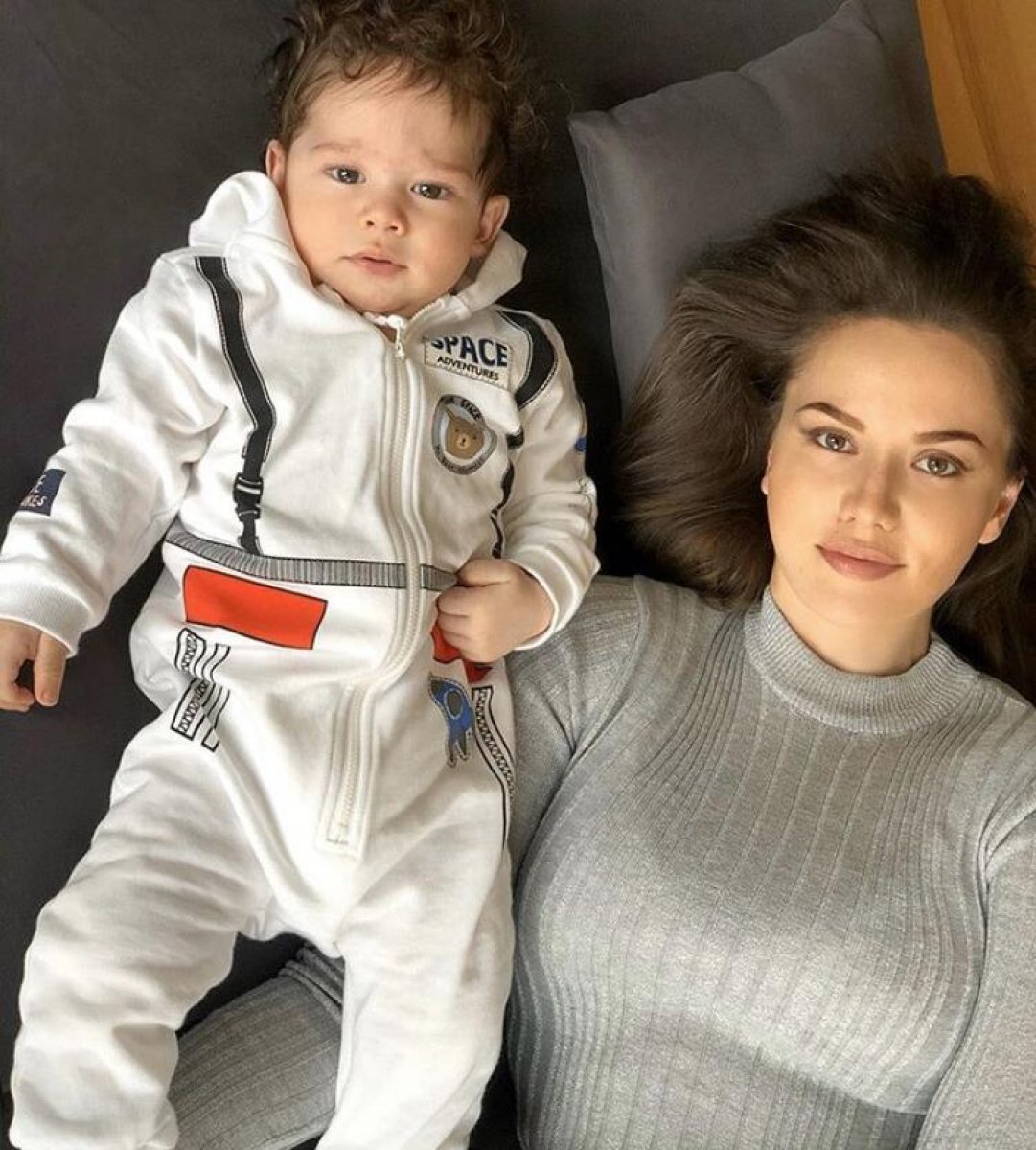 Fahriye Evcen oğlu ve annesini paylaştı