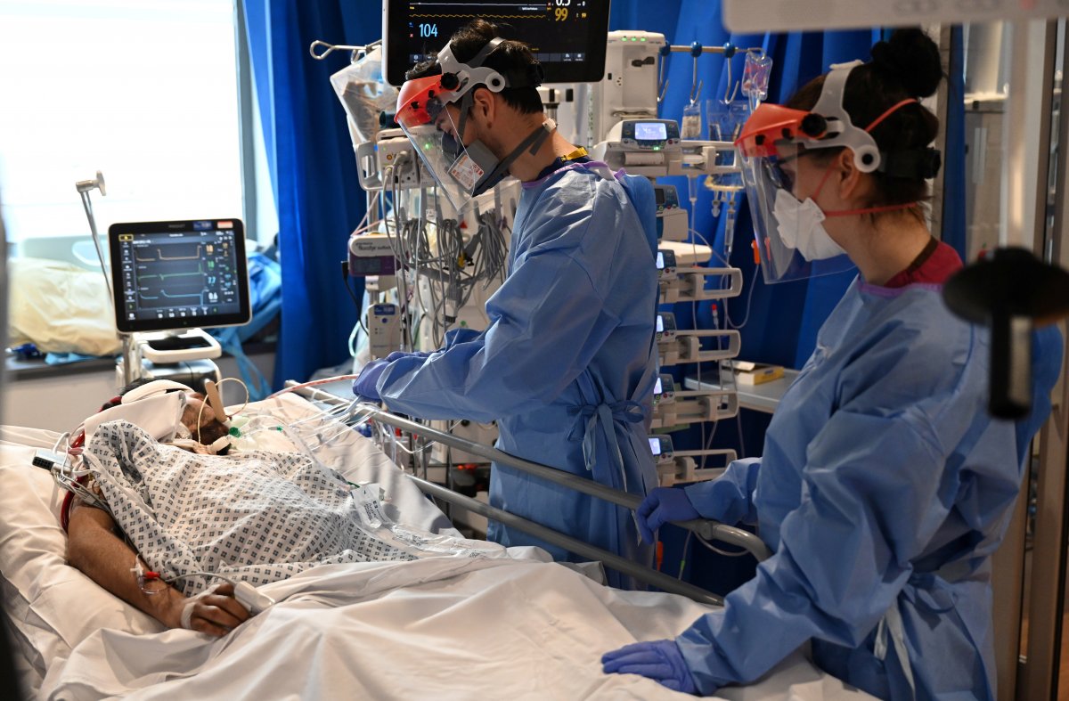 r İngiltere'de son 24 saatte 649 kişi daha öldü