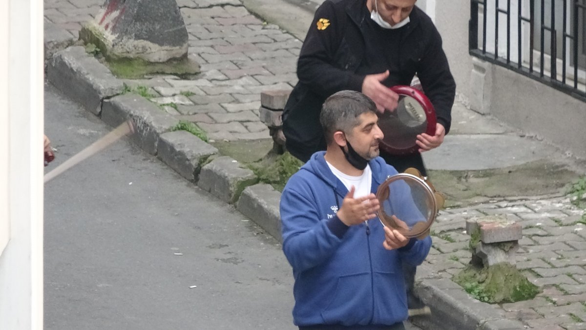 i Şişli sokaklarında müzisyenler çaldı, vatandaşlar eğlendi