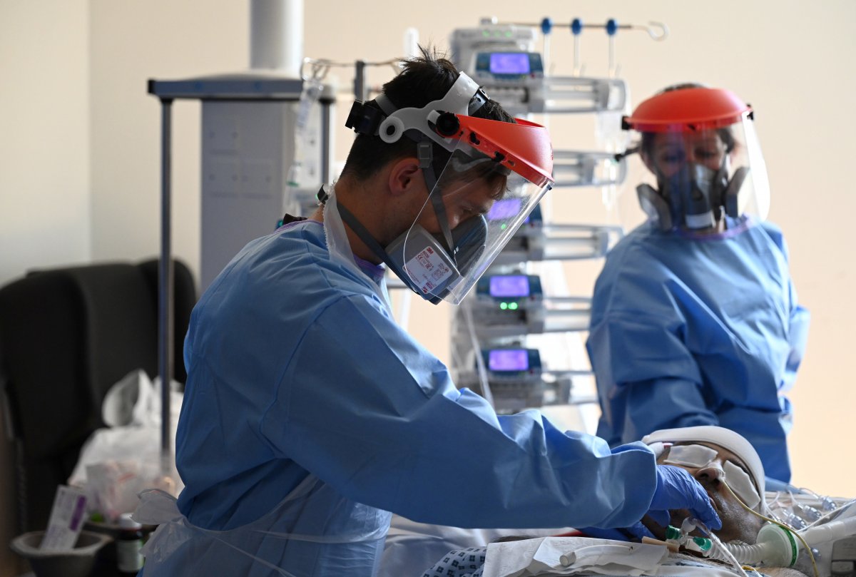 r İngiltere'de son 24 saatte 649 kişi daha öldü