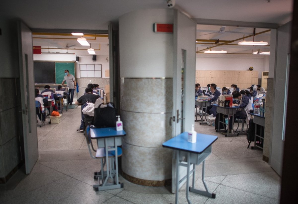 Koronavirüsün çıktığı Vuhan'da okullar açıldı