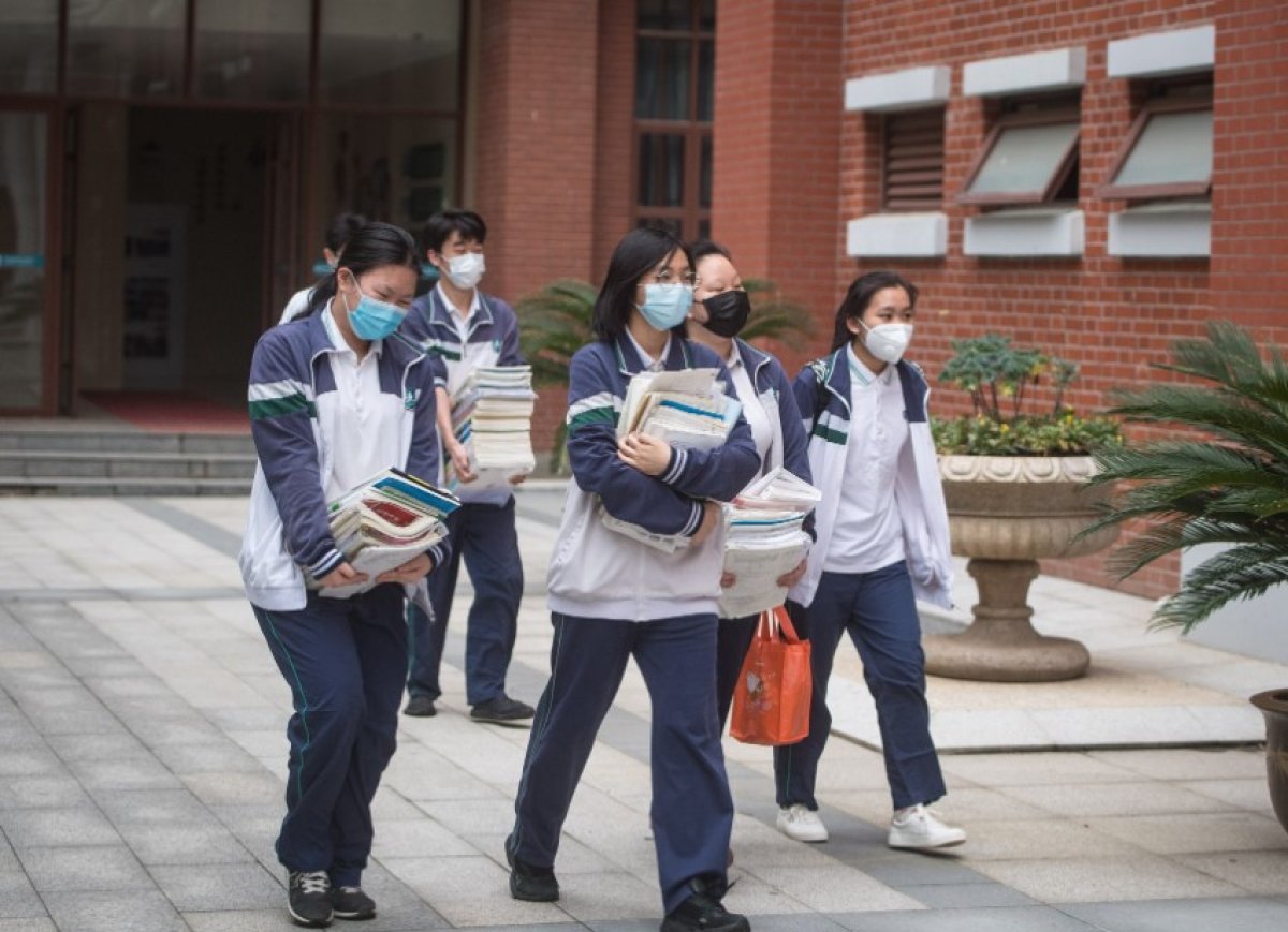 Koronavirüsün çıktığı Vuhan'da okullar açıldı