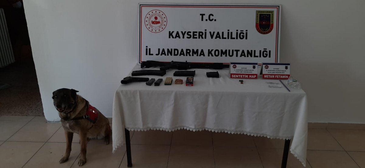 i Kazaya karışan araçtan uyuşturucu ve silah çıktı