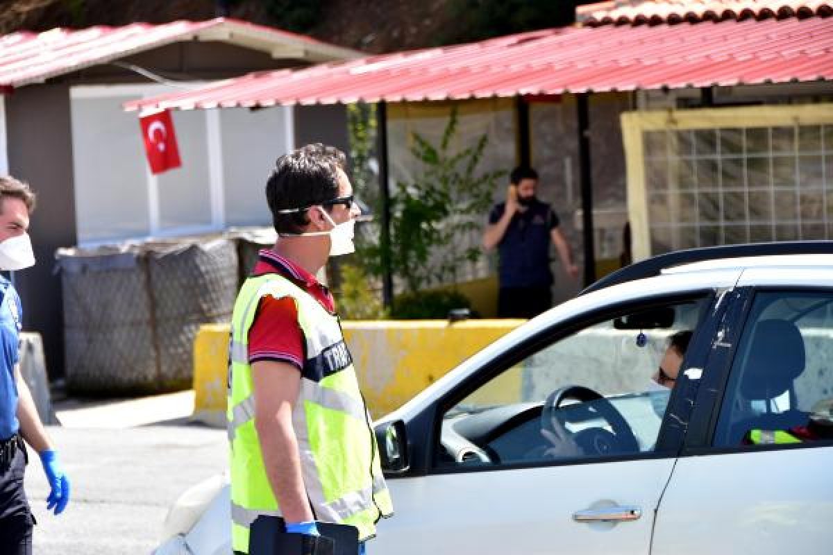 dha Muğla'da araç kuyruğu 4 kilometreye ulaştı