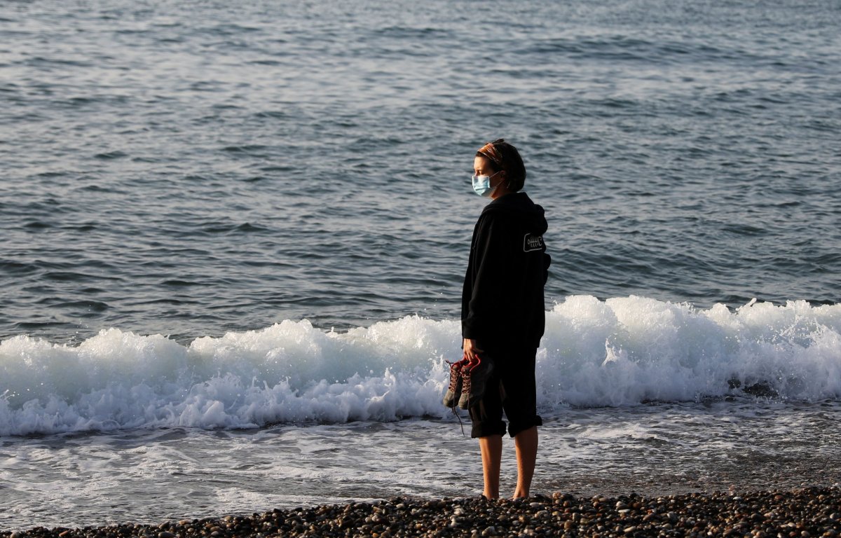 r İspanya'da plajlar açıldı