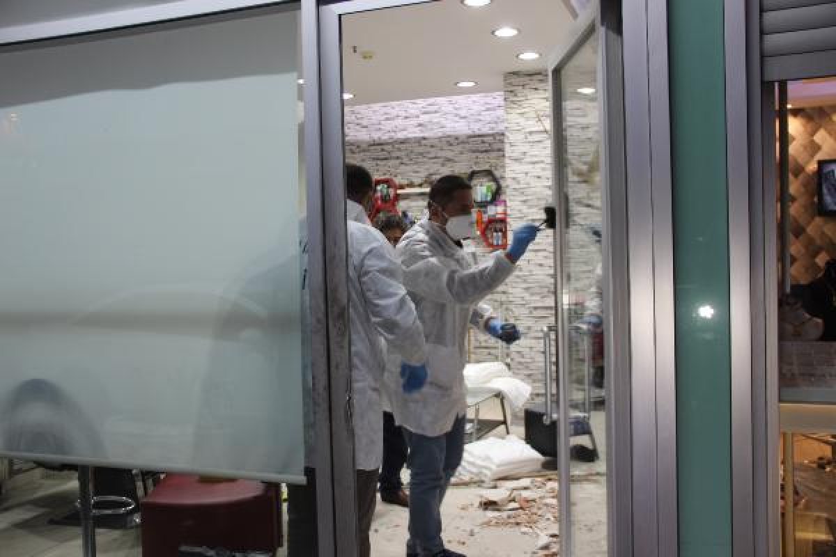 d Duvarı kırıp, kuyumcudan 400 bin TL'lik altın çaldılar