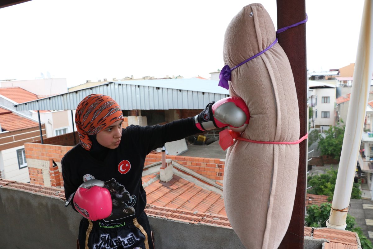 i Korona engel olamadı, ev çatısı spor salonuna dönüştü