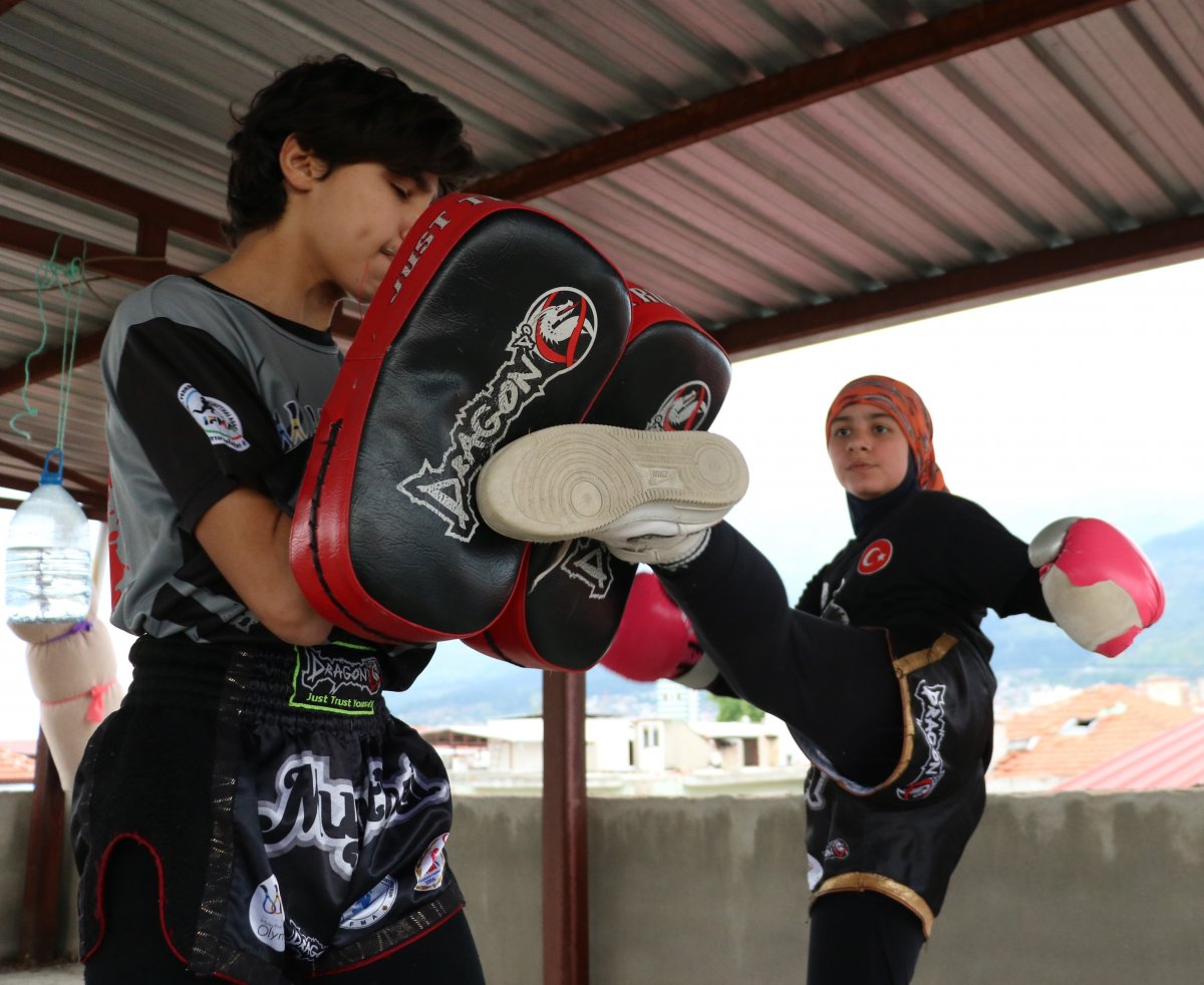 i Korona engel olamadı, ev çatısı spor salonuna dönüştü