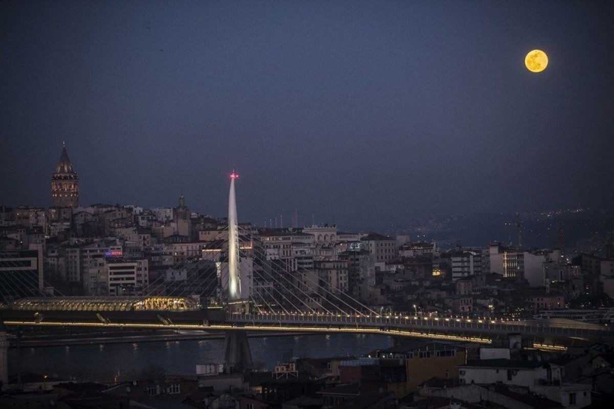 r Dünya'dan Süper Ay manzaraları