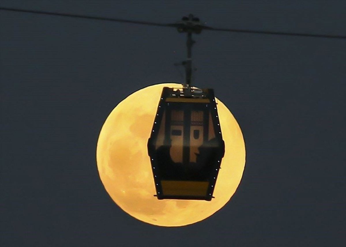 r Dünya'dan Süper Ay manzaraları