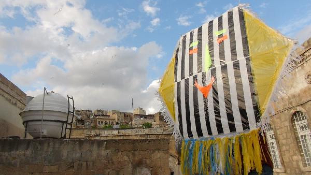 Sosyal medyadan haberleşip, her gün uçurtma uçuruyorlar