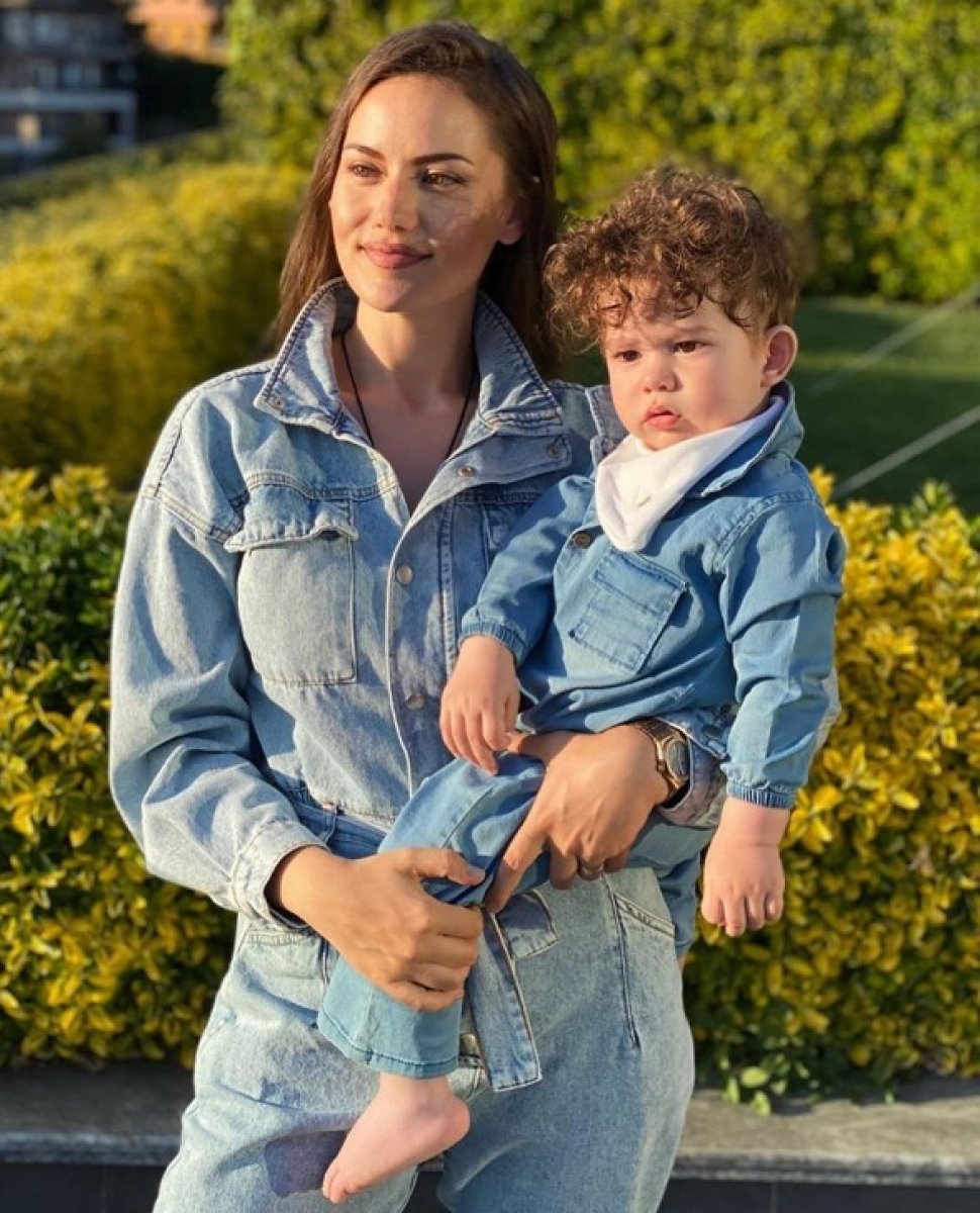 Fahriye Evcen oğlu ile fotoğraf paylaştı