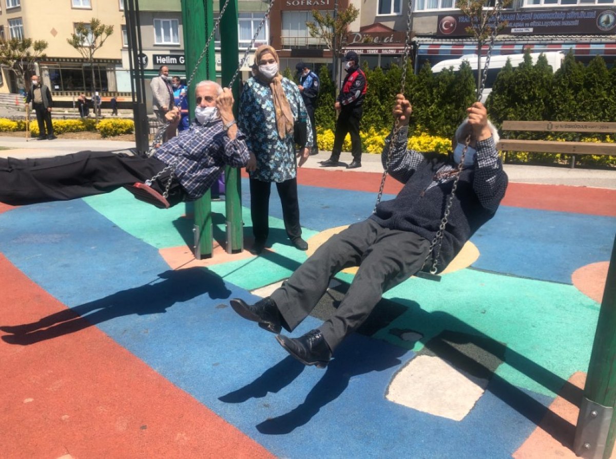 i Üsküdar'da 65 yaş ve üzeri çocuklar gibi eğlendi