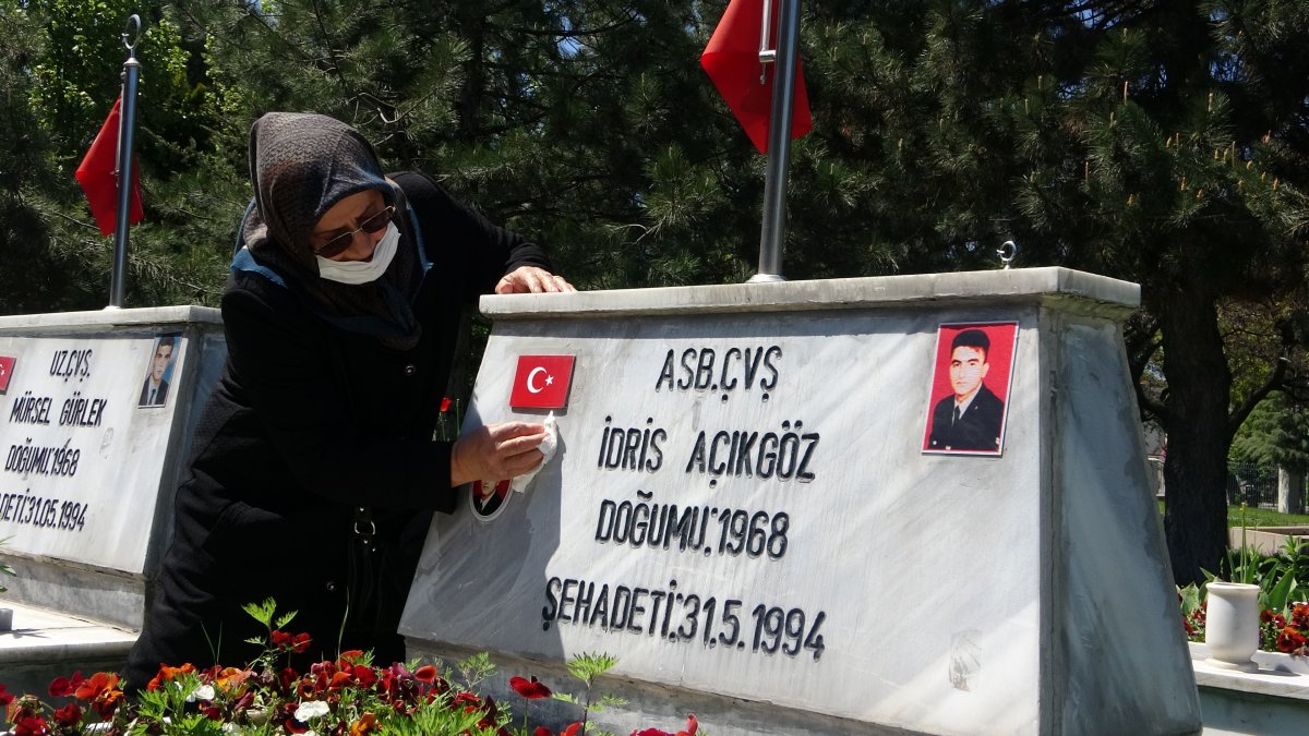 i Yasak kalkınca şehit evladını görmeye gitti