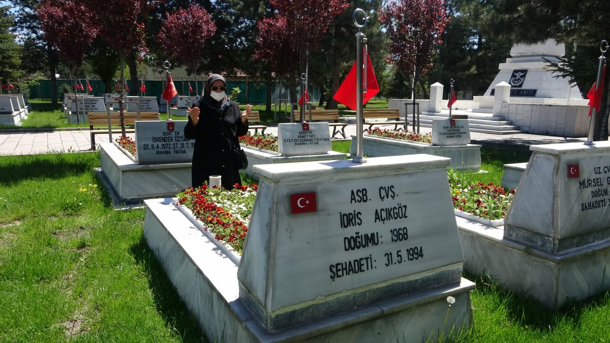 i Yasak kalkınca şehit evladını görmeye gitti