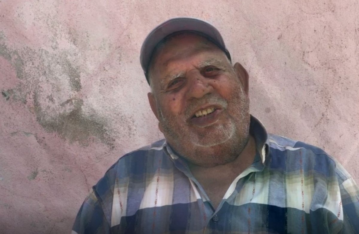 i İzmir'de 4 saatlik izinde ayakkabı boyamaya çıktı