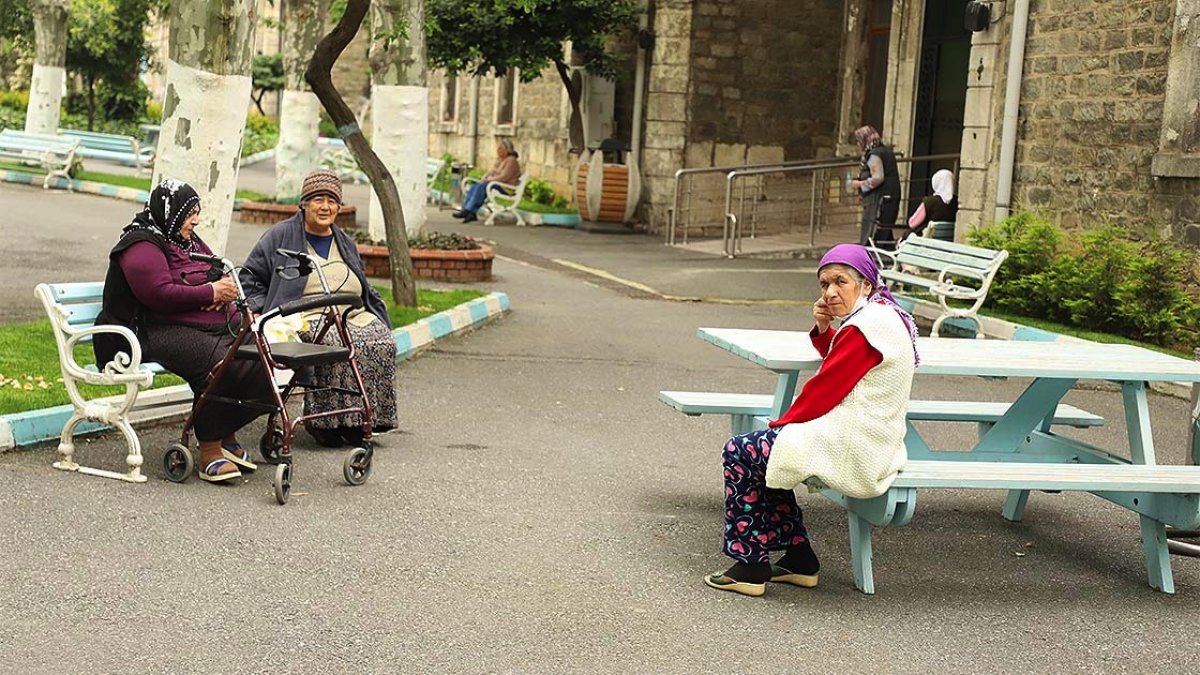 a Darülaceze'de buruk Anneler Günü