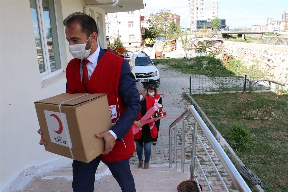 Engelli eşi ile çocuğuna bakan engelli anneye ziyaret