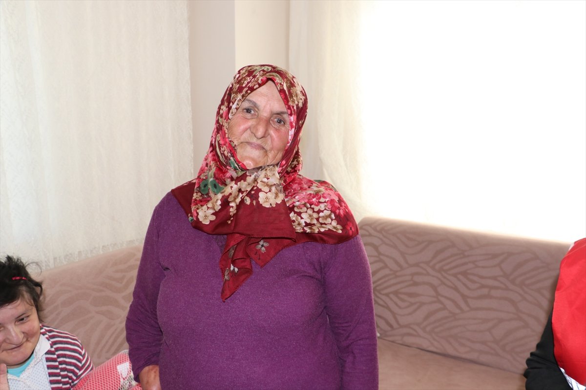 Engelli eşi ile çocuğuna bakan engelli anneye ziyaret