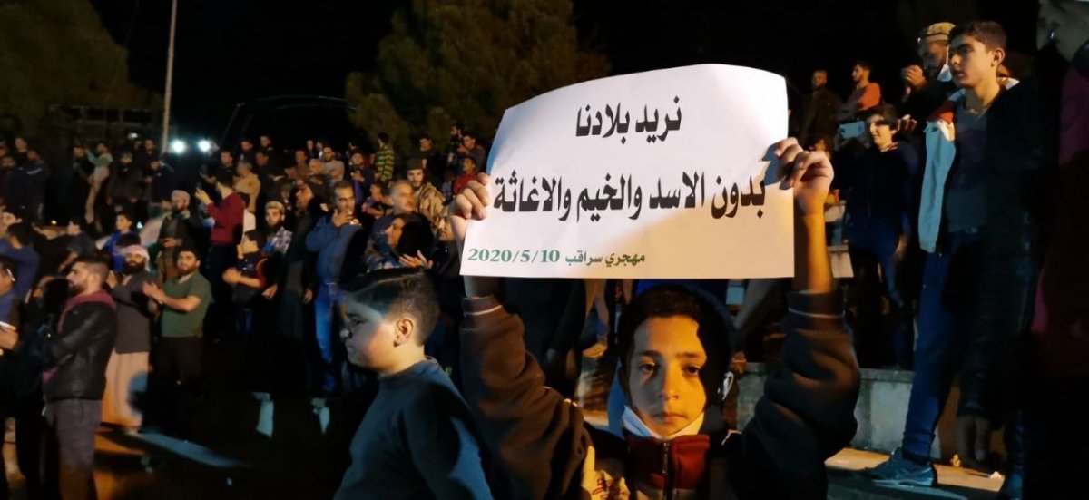 i İdlib'de Esad rejimi karşıtı protesto