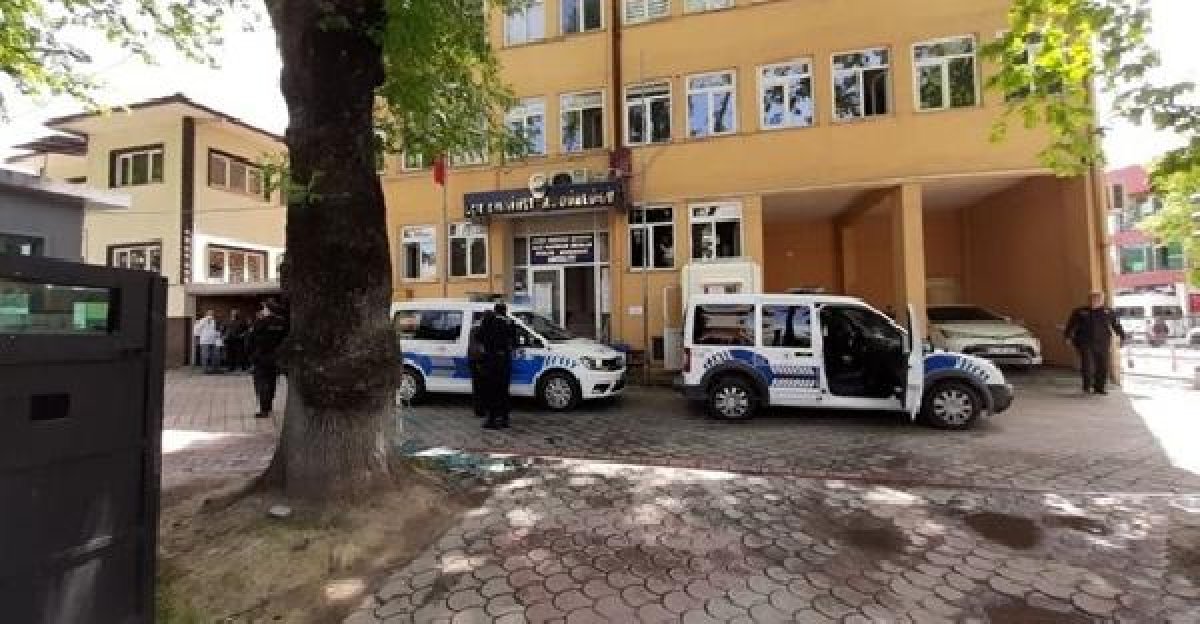 d Sakarya’da husumetlisini öldüren muhtar teslim oldu