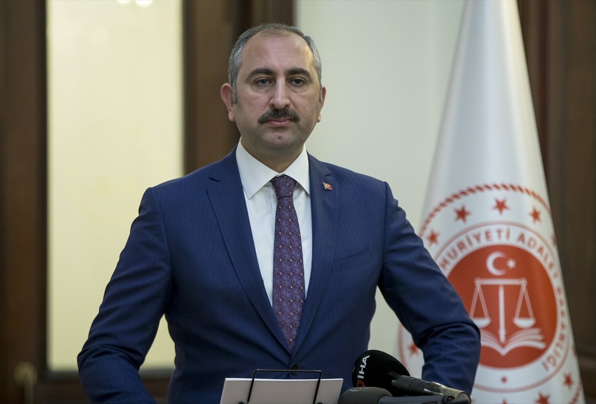 a Adalet Bakanı Gül, korona için bayram sonrasını işaret etti