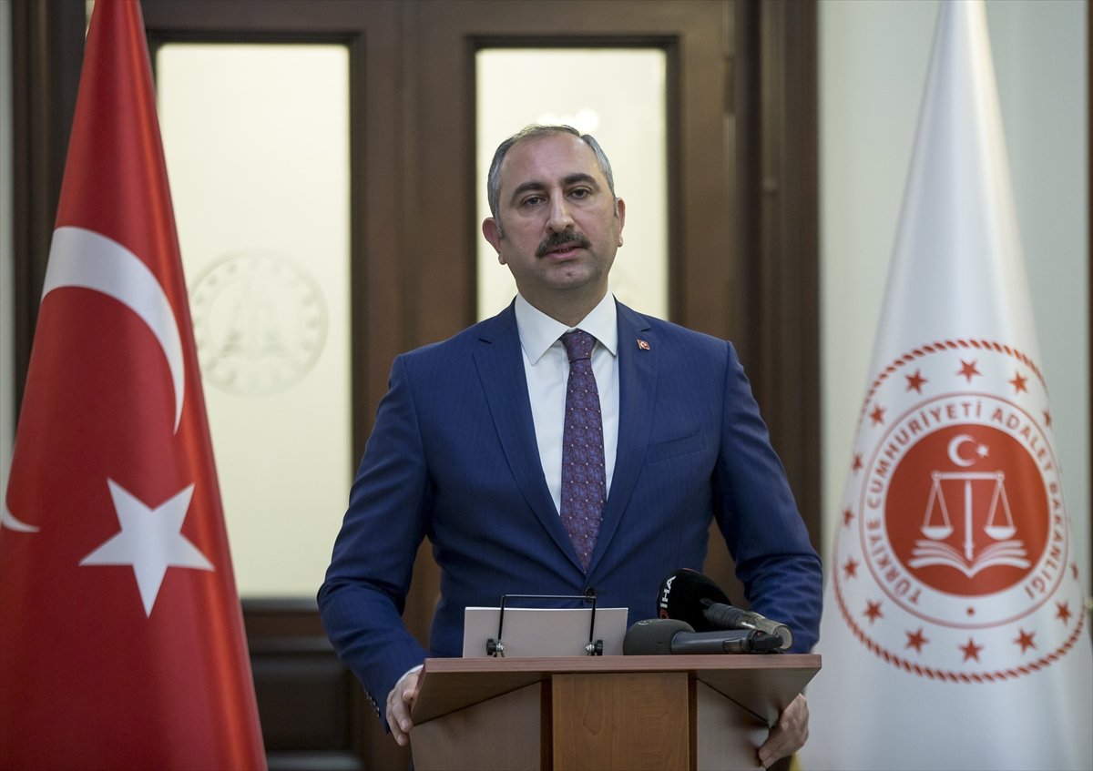 a Adalet Bakanı Gül, korona için bayram sonrasını işaret etti