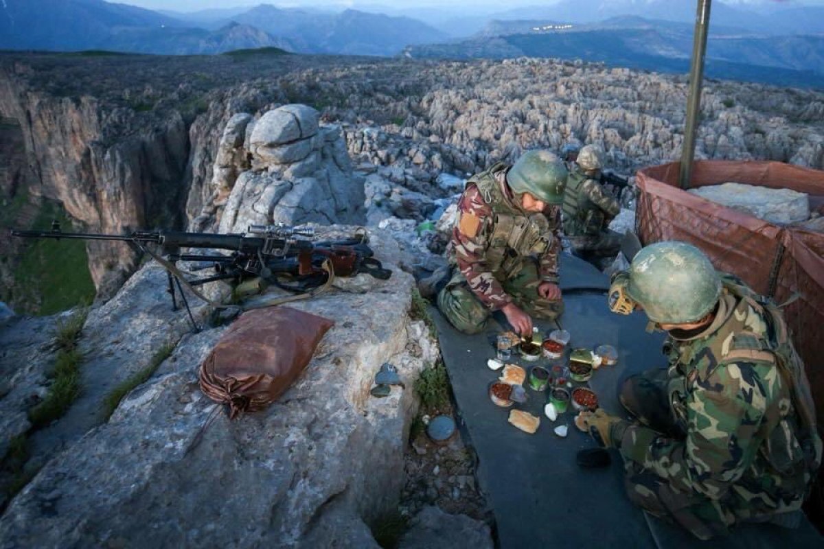 Asker nöbette iftar açıyor