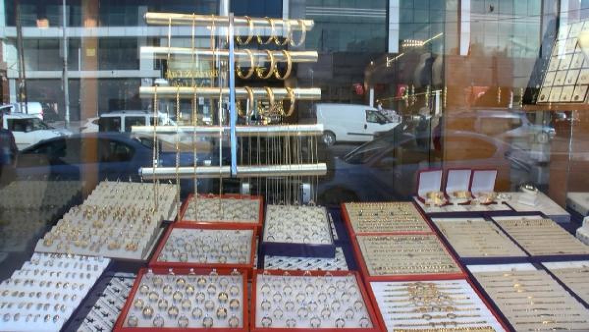 d 200 bin lira değerindeki yüzük tablasını çaldı