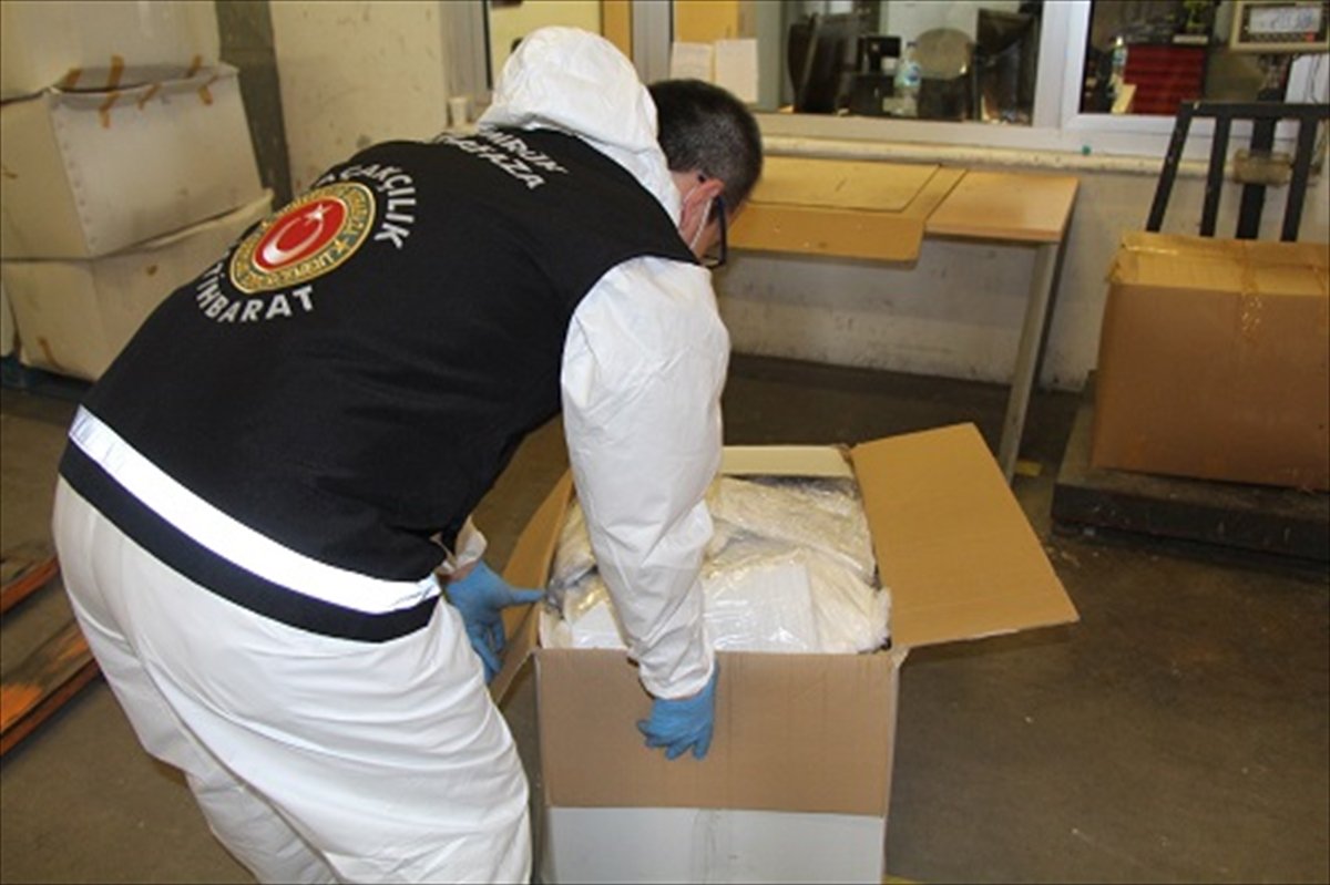 Avrupa'ya giden tırda 573 bin 750 maske ele geçirildi