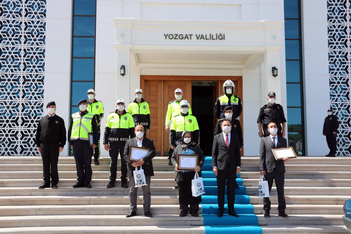 30 yıldır kaza yapmayan kadın şoför yılın sürücüsü seçildi