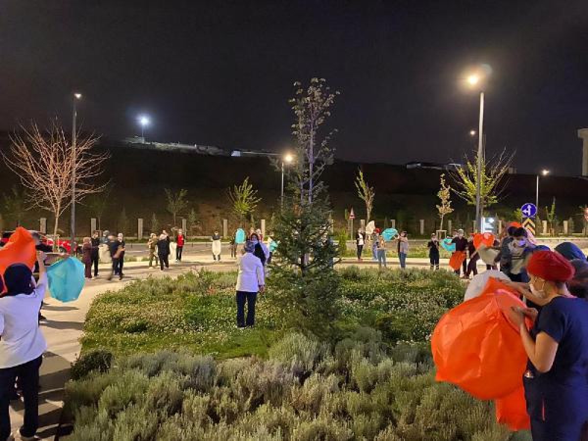 dha Koronanın bitmesi için gökyüzüne dilek feneri bıraktılar