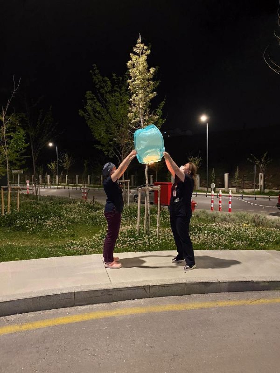 dha Koronanın bitmesi için gökyüzüne dilek feneri bıraktılar