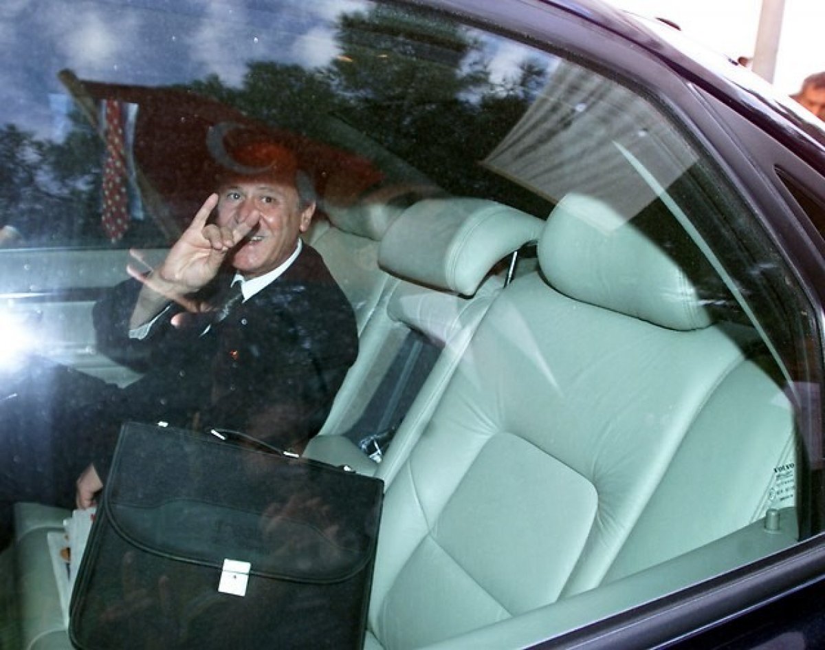 Devlet Bahçeli kimdir? biyografisi Devlet Bahçeli kimdir? biyografisi