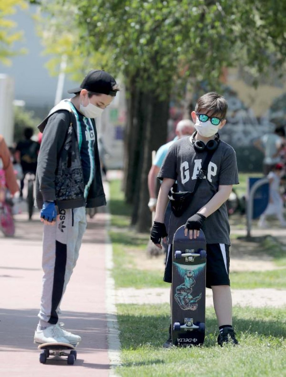 dha Çocuklar parklara akın etti