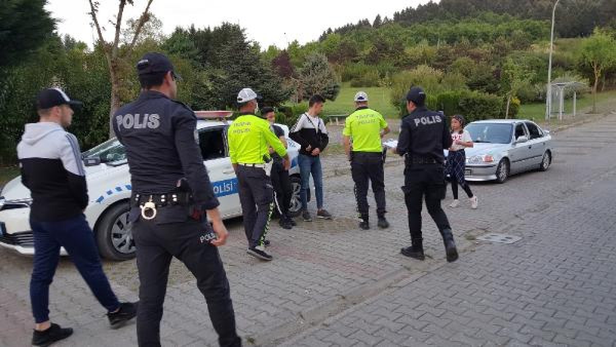 d Ehliyetsiz genç ve annesi ceza yazılmaması için dil döktü