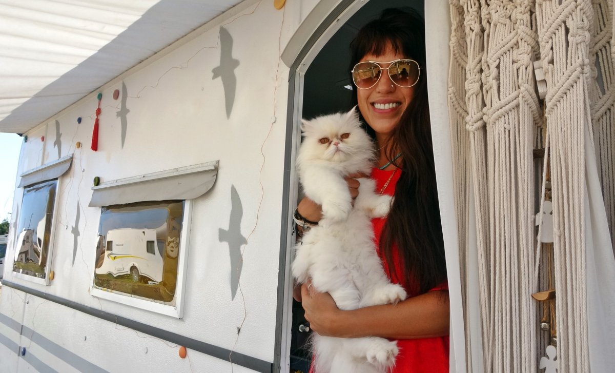 Denize sıfır noktalara yerleşen karavancılar sezonu açtı