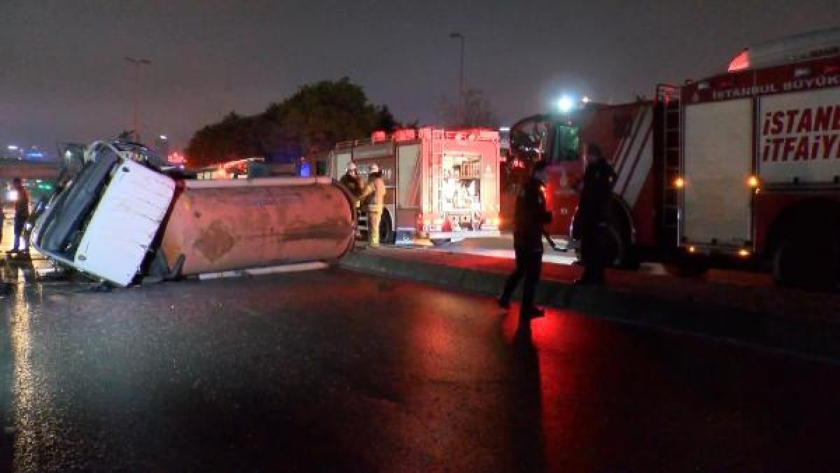 d Başakşehir'de vidanjör yan yattı:1 yaralı