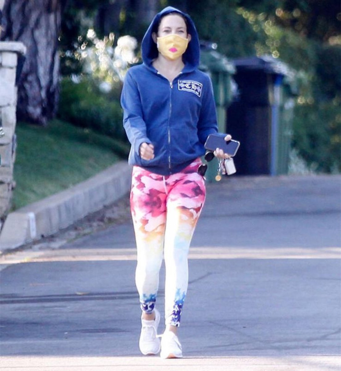 Kate Hudson'un öpücüklü maskesi