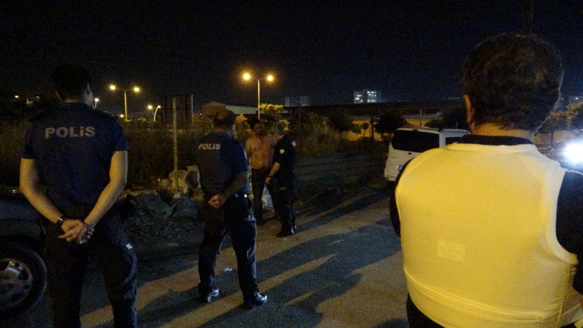 i Adana'da, ekmek bıçağıyla intihara kalkıştı