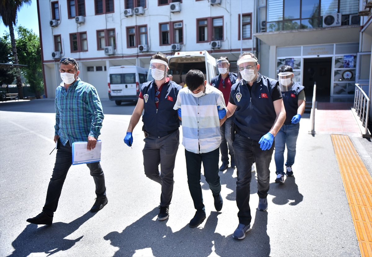 a Mersin'de polis dolandırıcıyı dövmesinden tespit etti