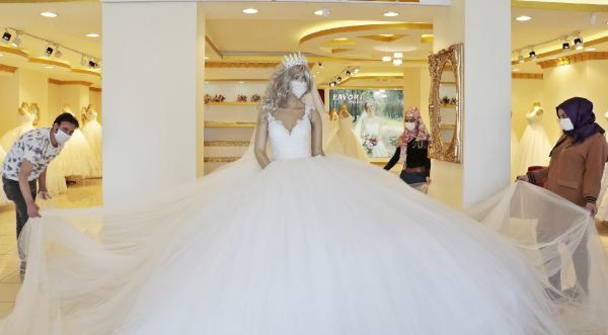 d Diyarbakır'da sosyal mesafeli gelinlik tasarlandı