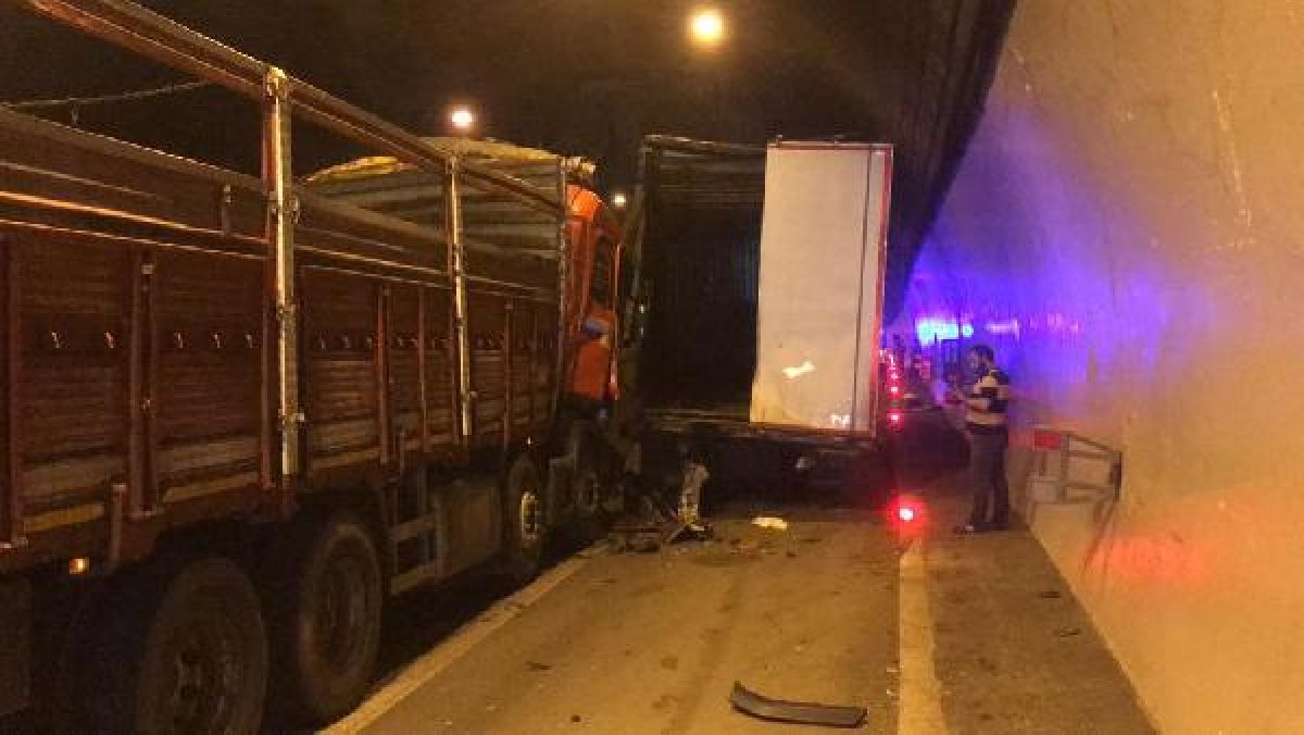 İzmit'te 5 tır birbirine çarptı: 2 yaralı