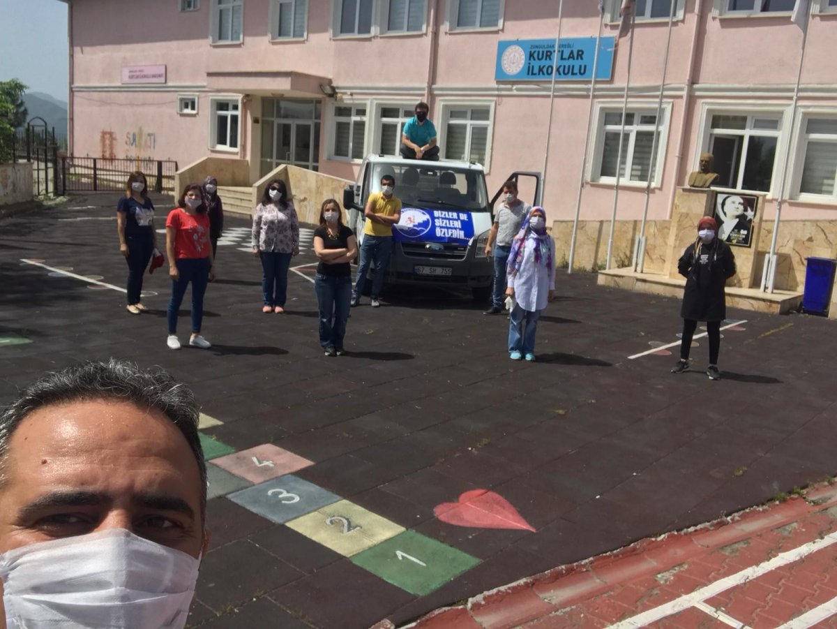 i Öğretmenler kamyonetle dolaşıp öğrencilerle hasret giderdi