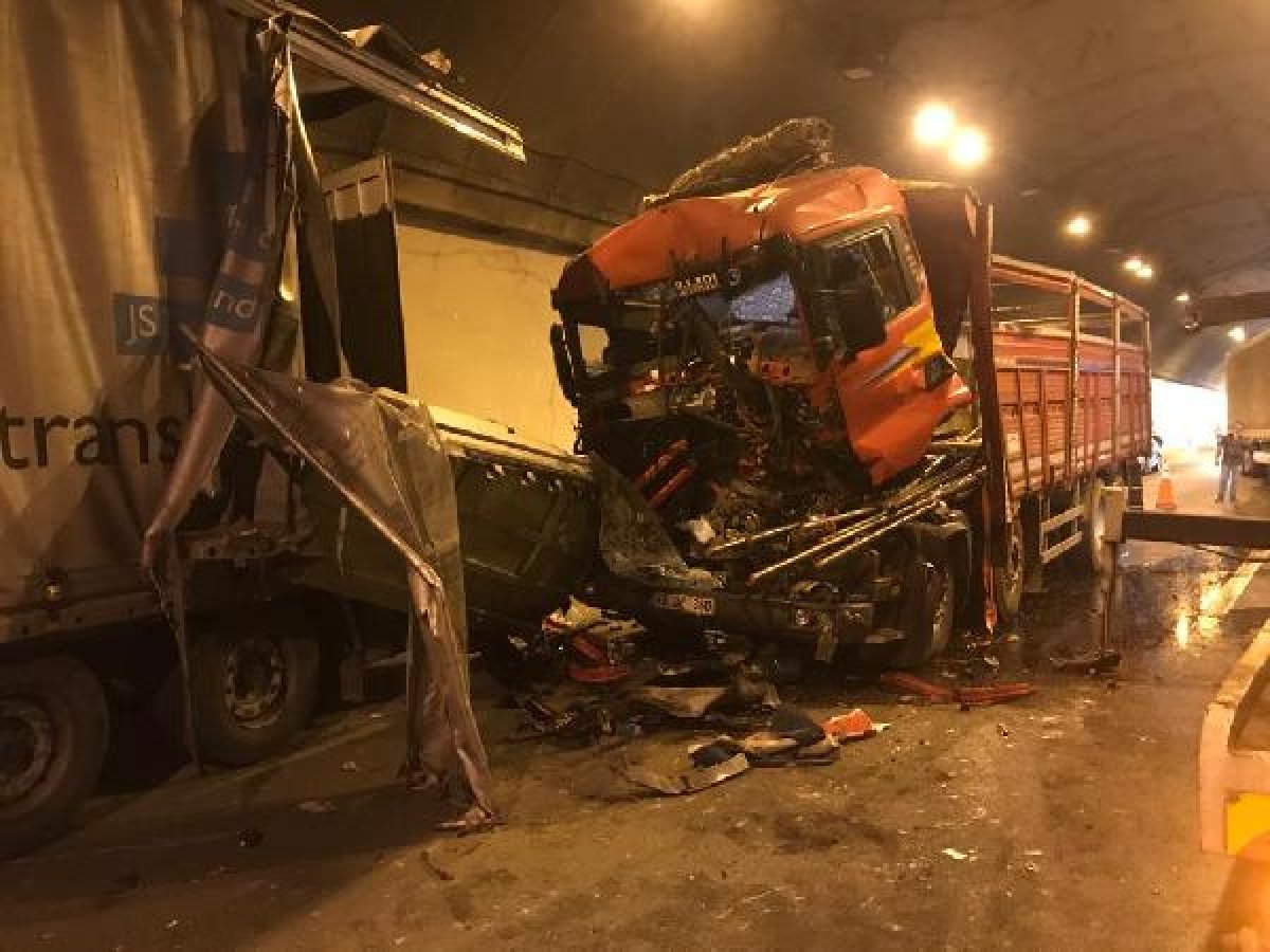 İzmit'te 5 tır birbirine çarptı: 2 yaralı