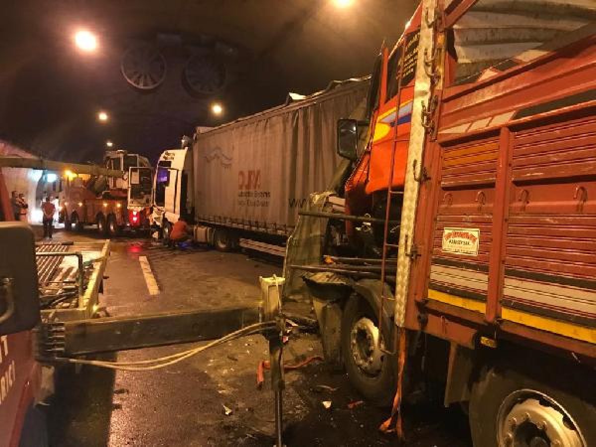 İzmit'te 5 tır birbirine çarptı: 2 yaralı