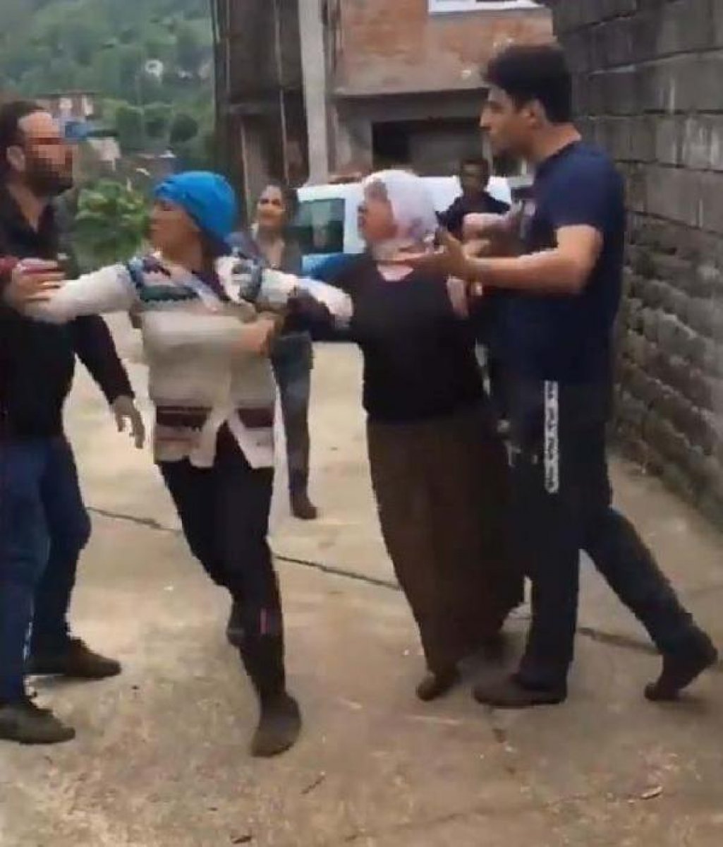 Rize'de mahallede köpek istemeyen akrabaları saldırdı